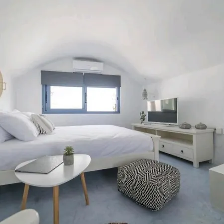 Firostefani Suites 피로스테파니