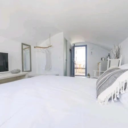 아파트 Firostefani Suites