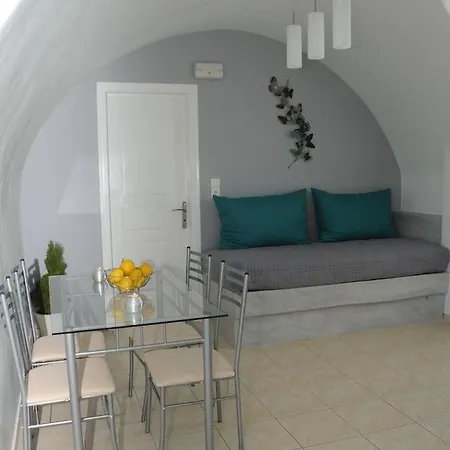 Firostefani Suites